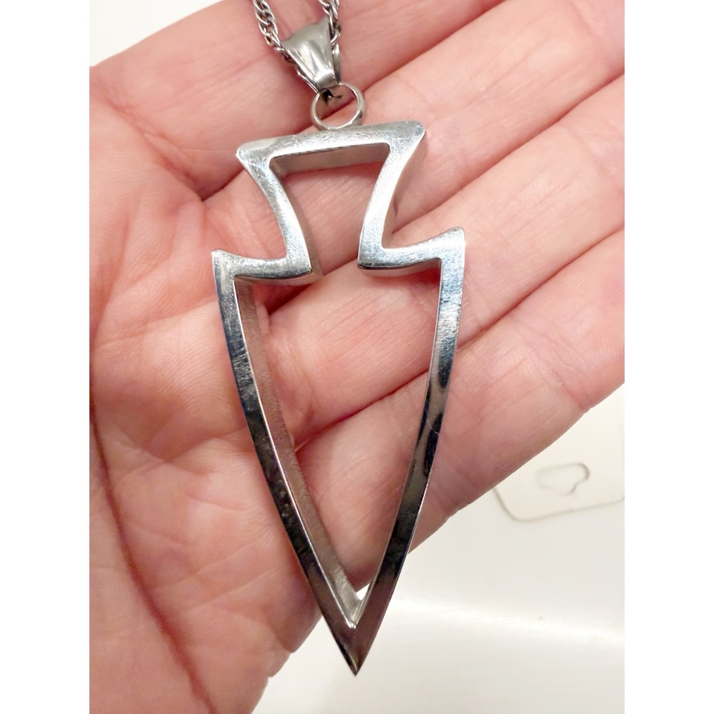 NWT Kinsley Armelle Arrowhead Necklace Silver lon Plated 32" - Picture 3 of 5